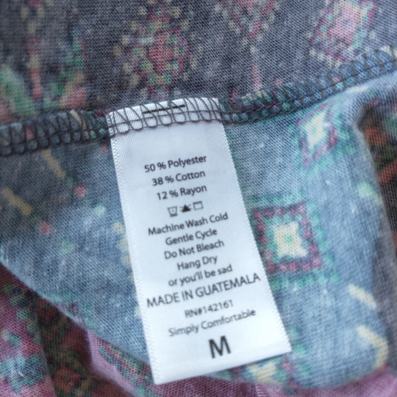 LuLaRoe top size M - Picture 7 of 9